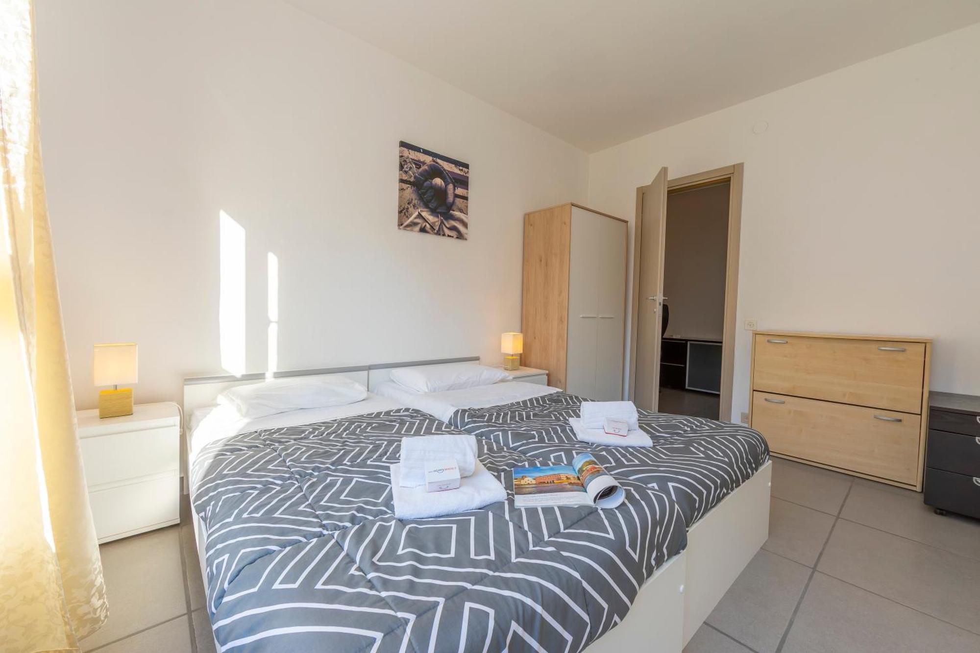 - Happy Apartment
